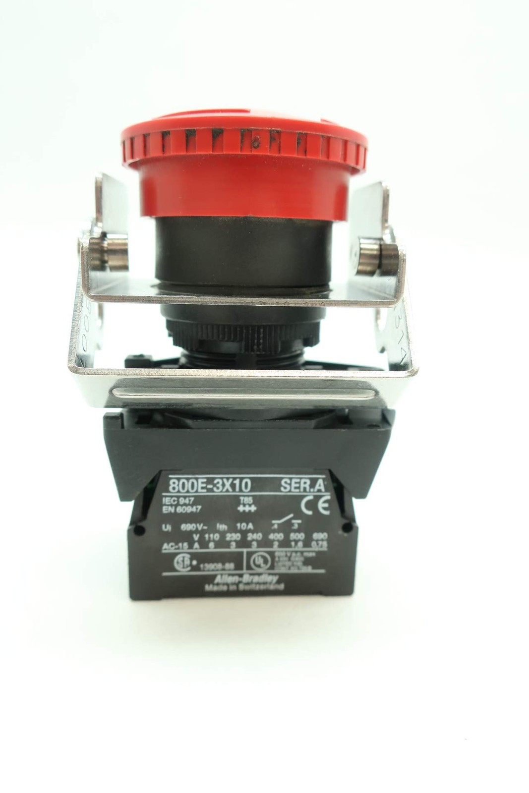 ALLEN BRADLEY 800E-3X10 3X01 RED PUSHBUTTON 600V-AC SER A D643147