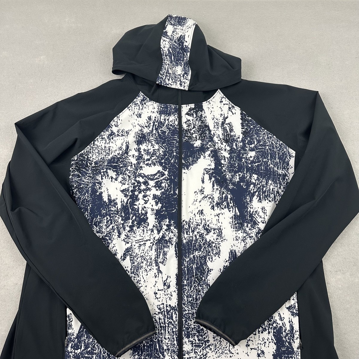 XL UNDER ARMOUR フード付きジャケット UNDER ARMOUR XL ブラック フード付きジャケット新品未使用 【公式通販】