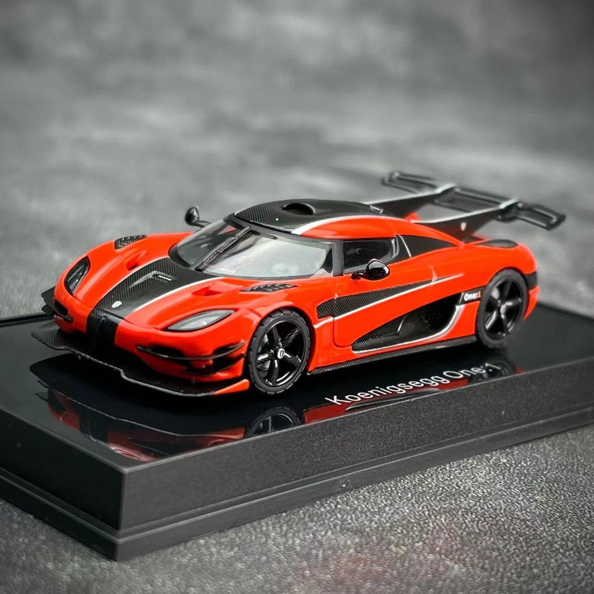AUTOart 1:64 KOENIGSEGG ONE:1 Diecast Car Model Lava Orange/Carbon