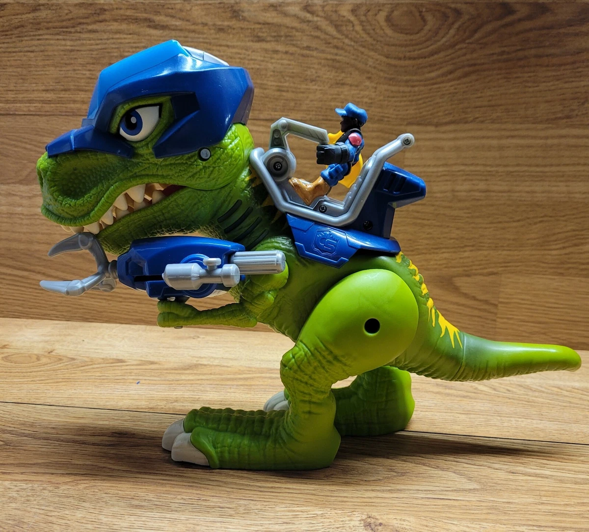 Playskool heroes chomp squad cheap troopersaurus and bobby badge