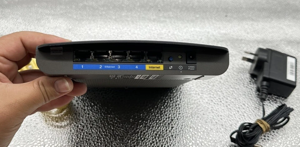 Router Linksys EA2700 Doble Banda N600 WiFi Base 300Mbps Cisco In GC 5845 Foto 3 de 4