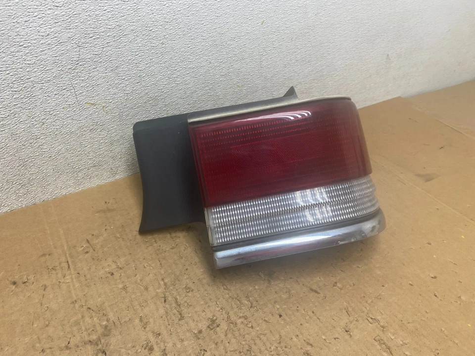 Lanterna traseira lateral direita passageiro Plymouth Acclaim 1988 - 1991 fabricante de equipamento original Q7931 DW - Imagem 3 de 4