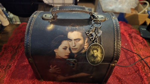 2010 Neca The Twilight Saga New Moon Edward & Bella Jewelry Trunk Chest Box
