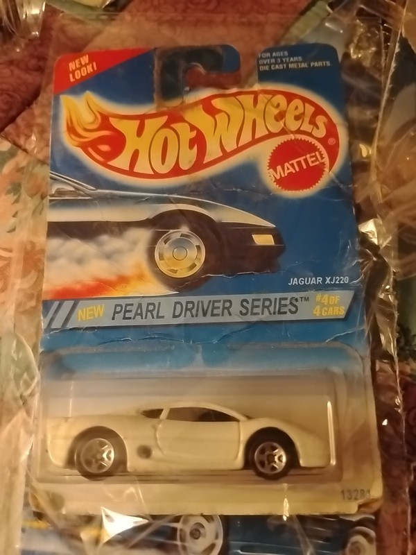 Hot Wheels Porsche Carrera & Jaguar XJ 220