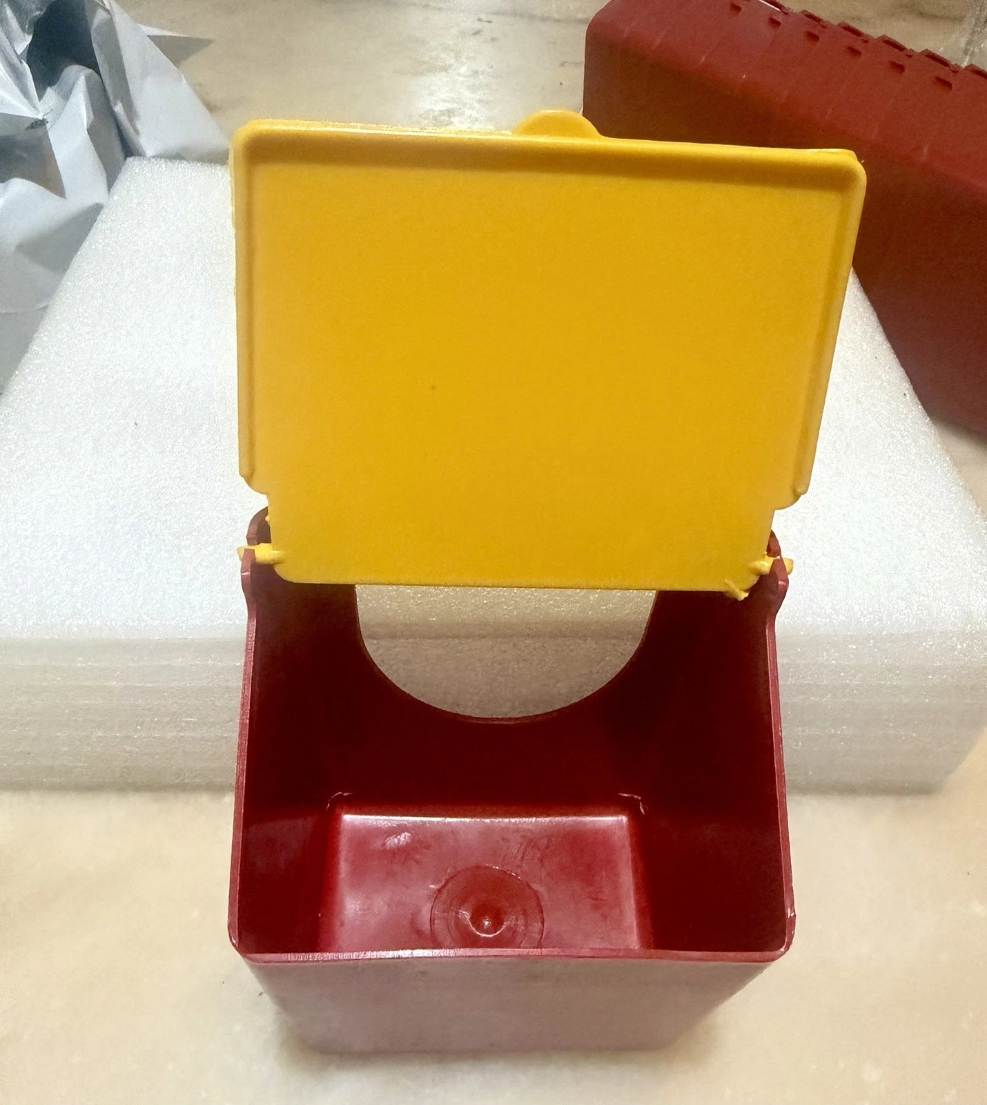 10pk feeders With Lid/ 10pk Comedero Con Tapa image 4
