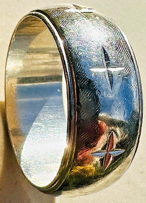 14K White Gold VTG   DOLAN & BULLOCK Signed-Hand Brushed, Engraved Band Size 5.5