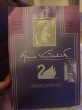 VINTAGE GLORIA VANDERBILT DAYSHEER WHITE Size C Sandalfoot PANTYHOSE