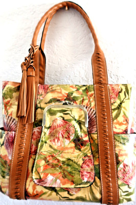 Patricia Nash Molise Tote Sea Shells Kiss Lock Pocket NEW MSRP $299