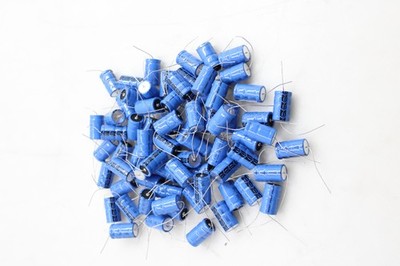 Vishay Elektrolyt-Kondensator Kondensator axial bedrahtet 22 µF 385 - Wie Neu