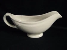 SHENANGO CHINA RESTAURANT WARE U.S.Q.M.C. LARGE FOOTED GRAVY / SAUCE BOAT