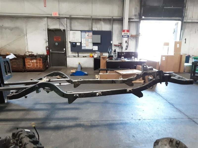 Cuadro de 6 cilindros Jeep TJ Wrangler OEM 4,0 L *Recto y limpio* 2003-2006 138344 Foto 2 de 4