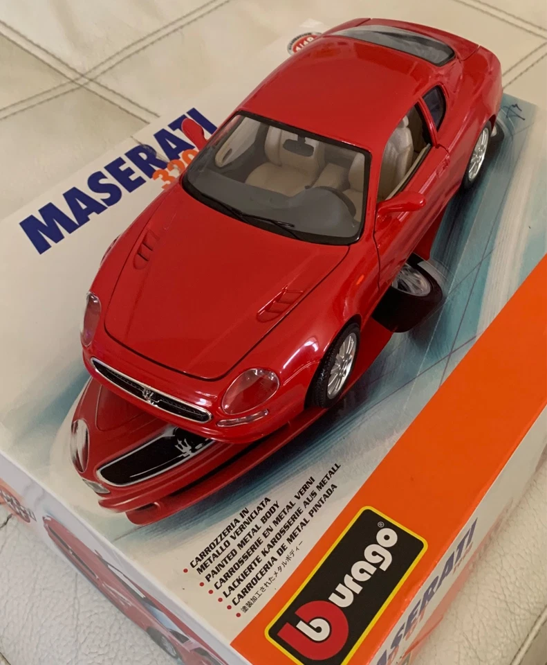 modello di un auto della Burago - Immagine 2 di 4