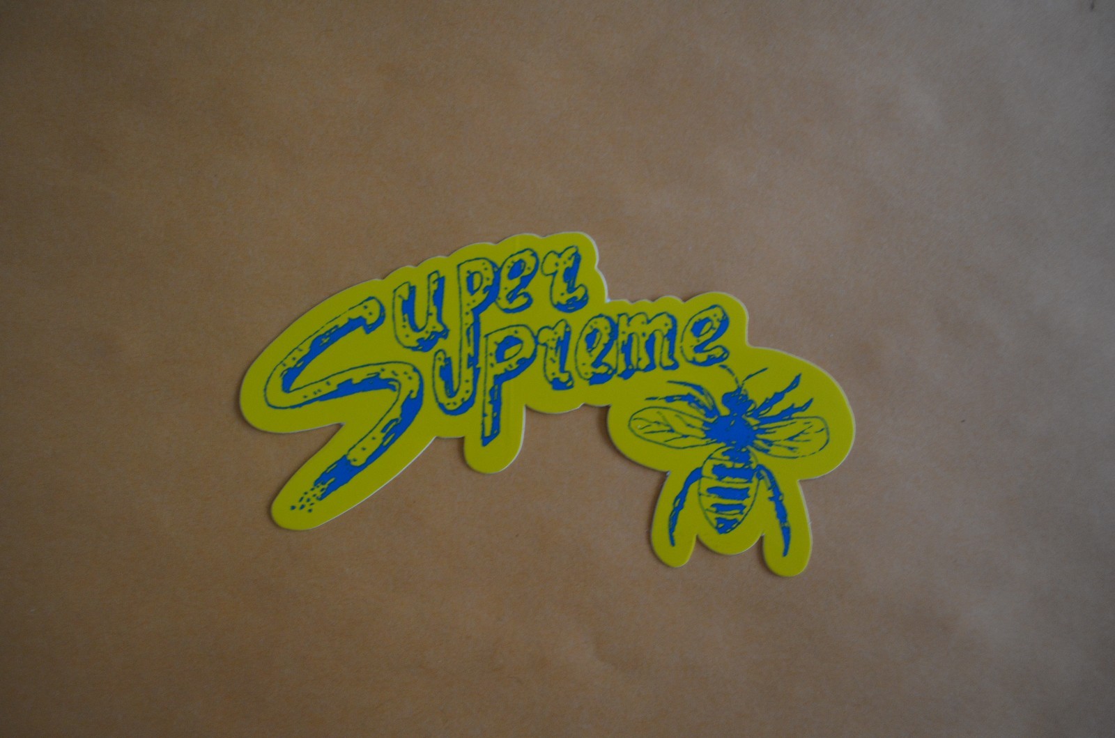 ПРЕВОСХОДНАЯ лимонная наклейка Super Supreme Bee с логотипом желтой синей черной красной коробки 1490₽
