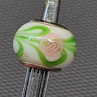 SCHMUCK - Schöner Charm aus weißem Glas und massivem 925er Silber für Armband #53