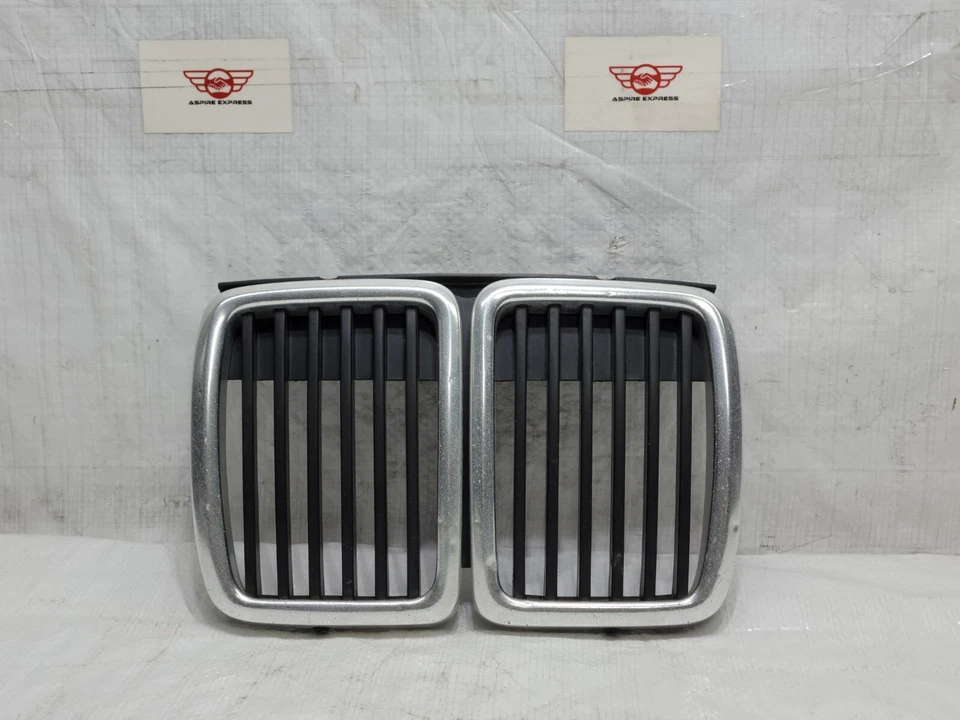 BMW E30 325I 3 Series Front Kidney Grille OEM 1884350 Foto 2 de 4