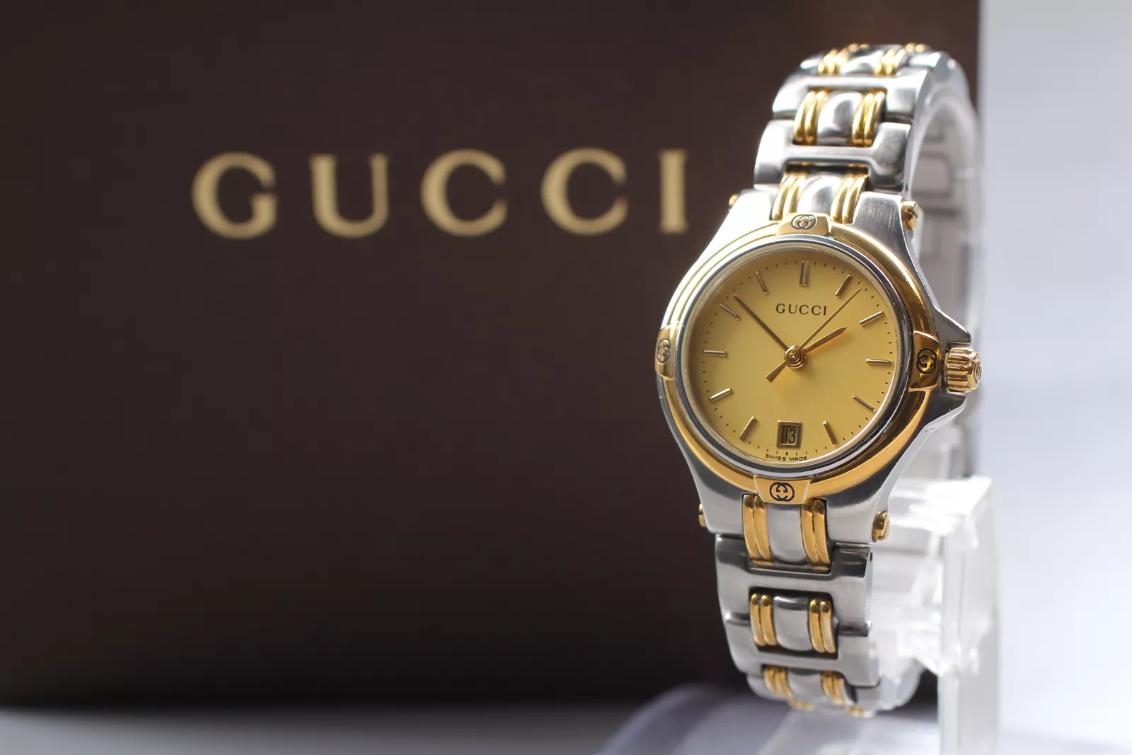 [Presque comme neuve / boîte papier] Montre femme vintage GUCCI 9040L cadran doré deux tons Qz