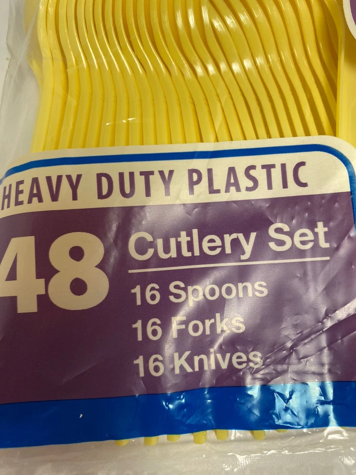 Juego de 16 cucharas, tenedores y cuchillos de plástico Ea amarillos 48 piezas nuevo con etiquetas  Foto 2 de 4