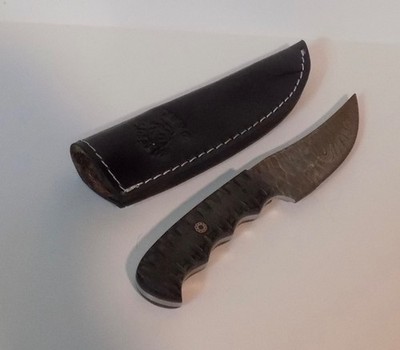 Fixed Blade Dmascus knife w/ leather sheth
