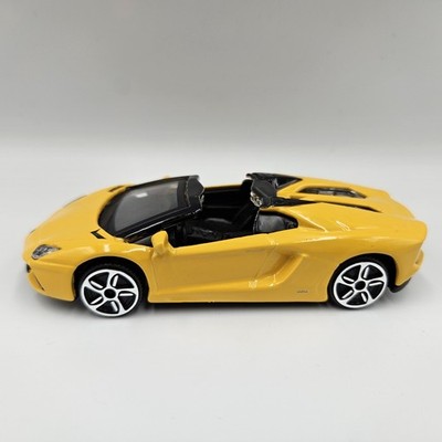 Burago Lamborghini Aventador LP700-4 Roadster Yellow 1:45 Diecast.