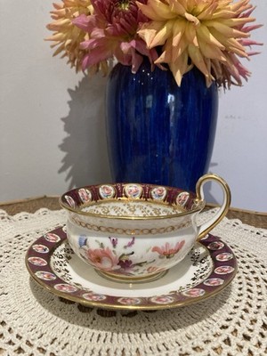 Schöne antike Tasse und Untertasse. Handbemalt. Anfang 19. Jahrhundert