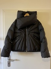 Giacca invernale come nuova con collo alto e appariscenti trapunte