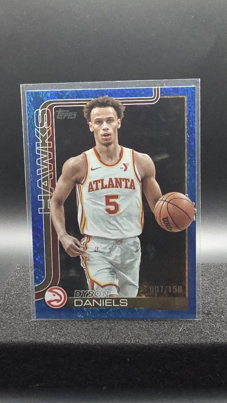 Dyson Daniels- 2025-26 Topps Basketball Blue Holo Foil Atlanta Hawks 7/150 NBA