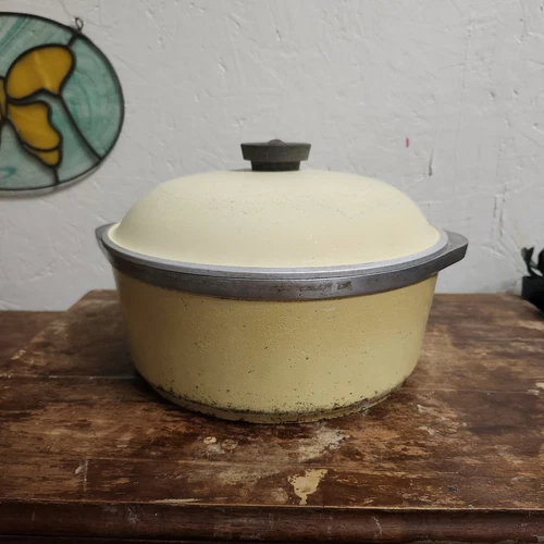 VINTAGE YELLOW CLUB ALUMINUM DUTCH OVEN STOCK POT PAN 10" WITH LID