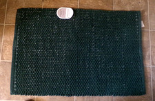 NWOT THRESHOLD PERFORMANCE PLUS BATH RUG - REVERSIBLE - FOREST GREEN - 20" x 30"