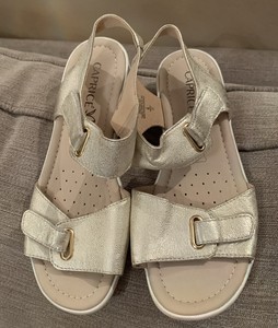 gold sandals size 4