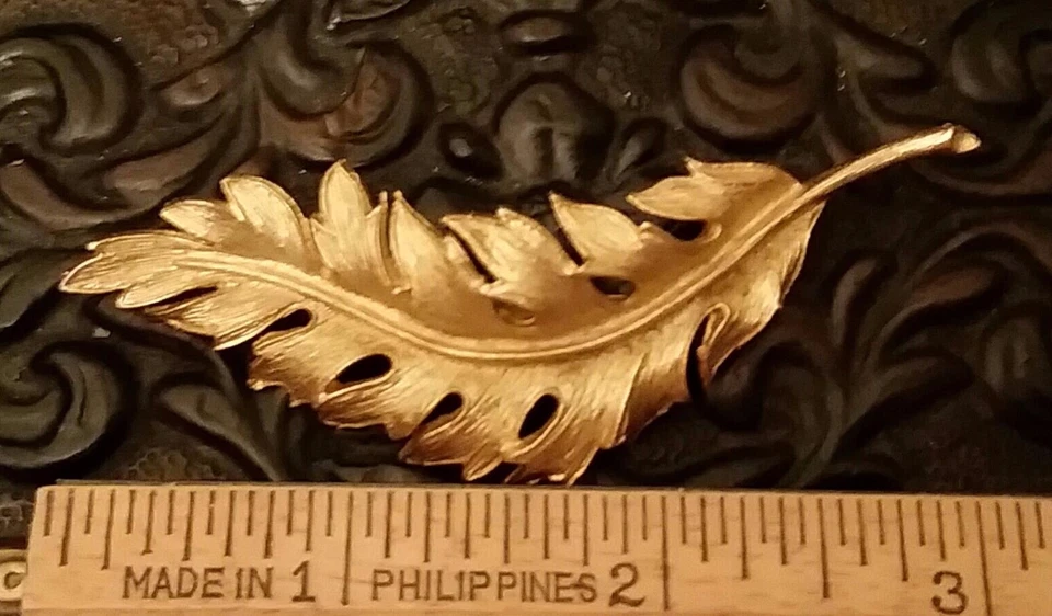 Broche folha de ouro grande vintage Coro meados do século MOD pena datado de 1961 cunhagem 3” - Imagem 2 de 4