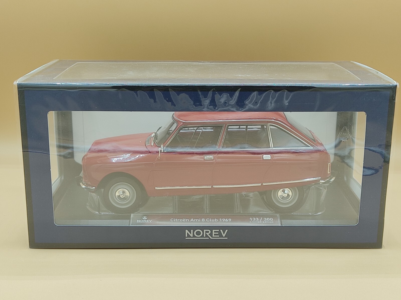 Miniature Citroën Ami 8 Club 1969 un parfum de nostalgie 1/18