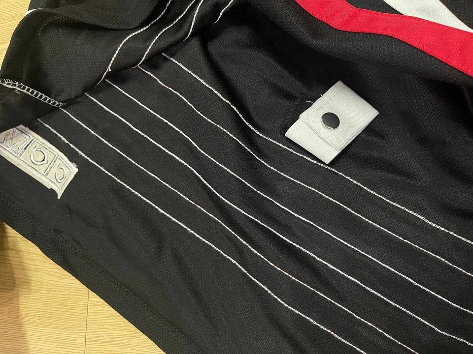 Chicago Blackhawks Chris Chelios #7 Vintage 1997-98 NHL Hockey Jersey by Mitchel - Image 4 of 4