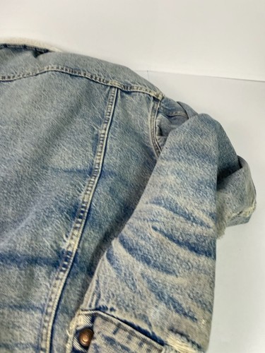 Vintage Levi's 1980s Thrashed Sherpa-Lined Denim Trucker Jacket Made in USA - Picture 15 of 15