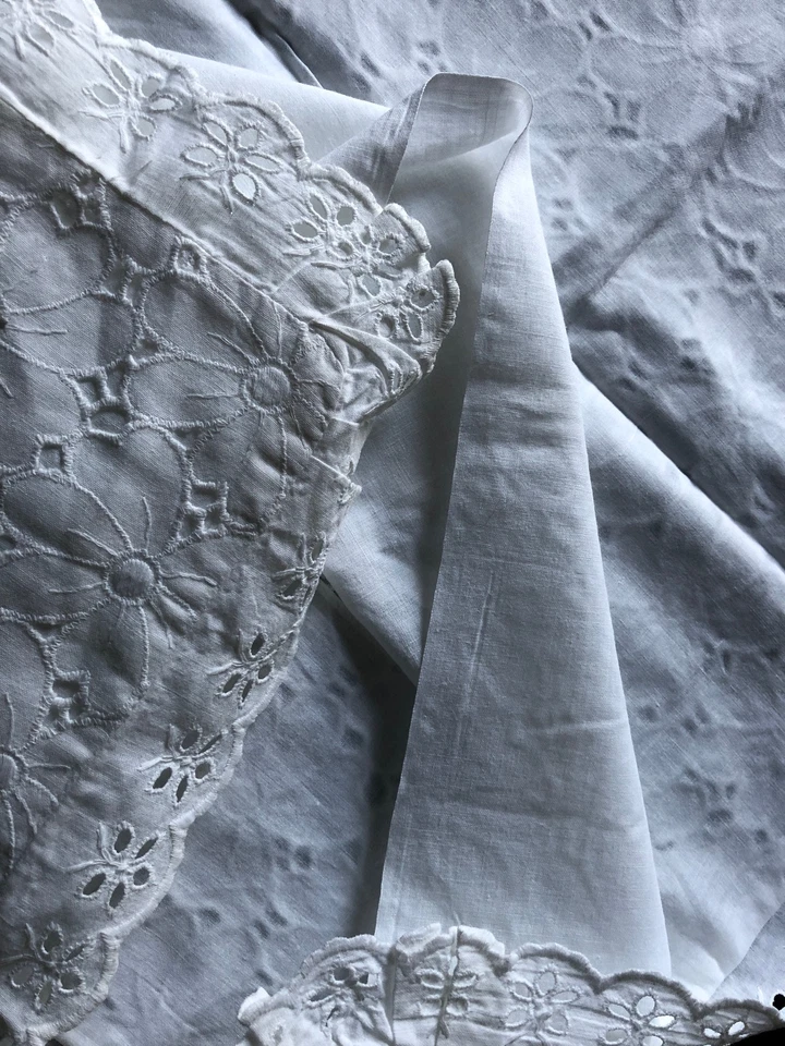 VINTAGE White Cotton Broderie Anglais Embroidered  Pillow Case 17X13in - Image 4 of 4