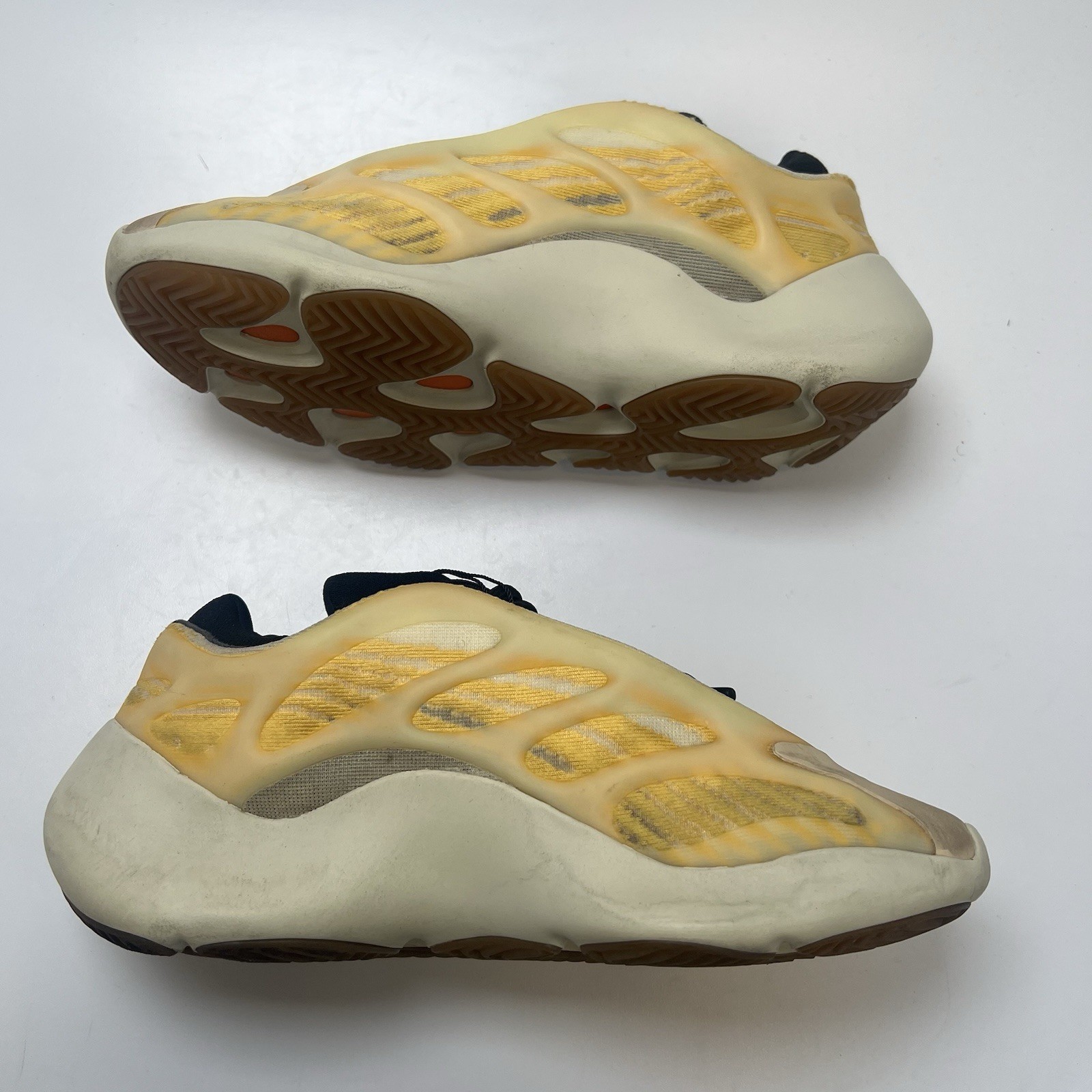 Size 7 - Adidas Yeezy 700 V3 Mono Safflower thumbnail 3