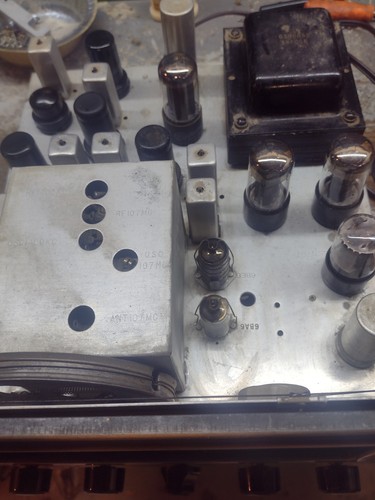 Magnavox CR-216 AM/FM stereo tube amplifier - Picture 2 of 3