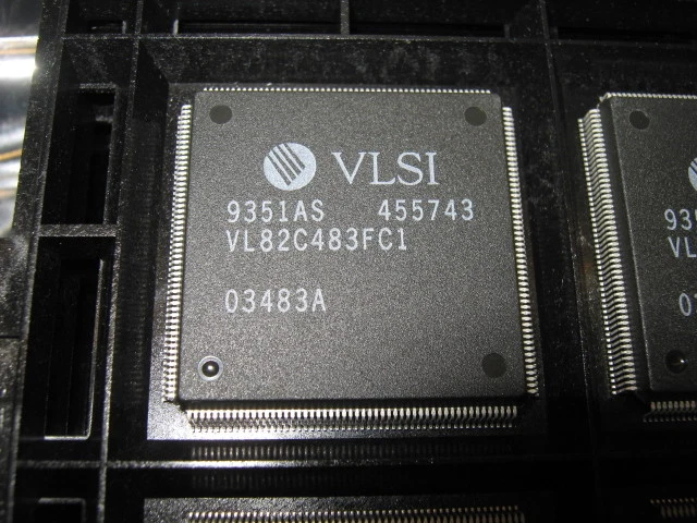 VLSI VL82C483FC1.02 (03483A) EcoChip System Controller ( 486 ) QFP-208 VL82C483 - Bild 2 von 3