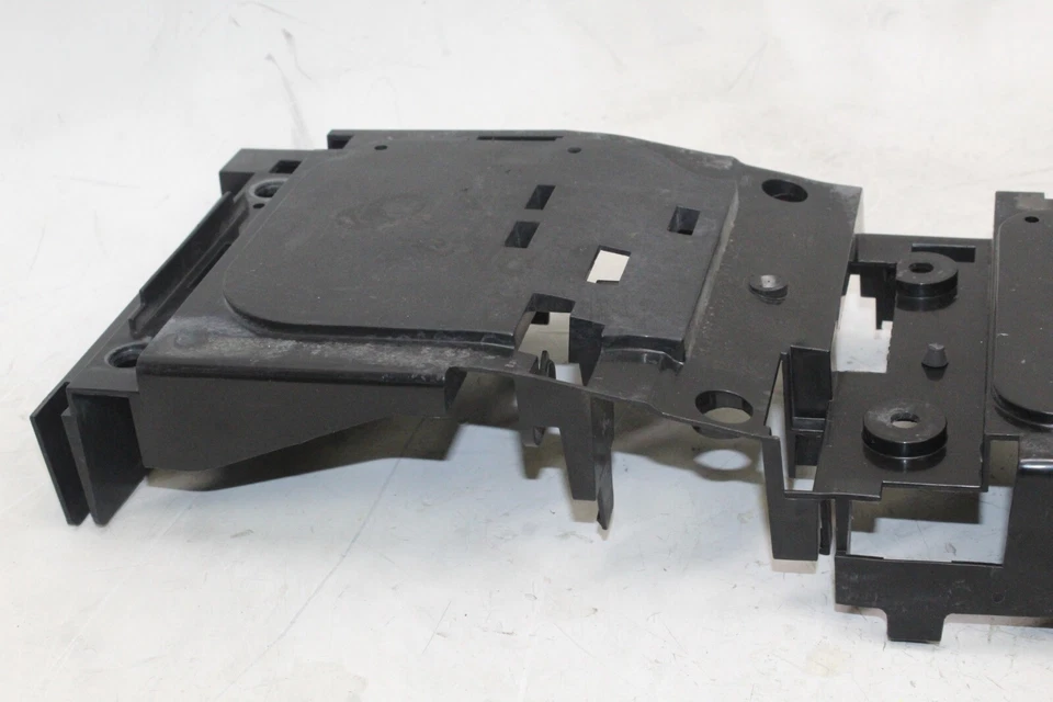 08-16 YAMAHA YZF R6 OEM TRASERO TRASERO TRASERO INFERIOR BATERÍA BANDEJA PLÁSTICO Foto 3 de 4