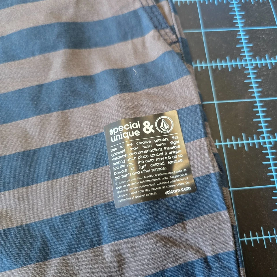 Volcom Graphito Shorts – Size 30 – Black Stripe – MSRP $59.50 – NWT - Image 3 of 4