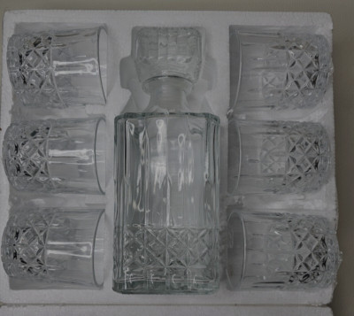 Fifth Avenue Highland  7pc Whiskey Decanter and Glass Se,  6 Matching Glasses