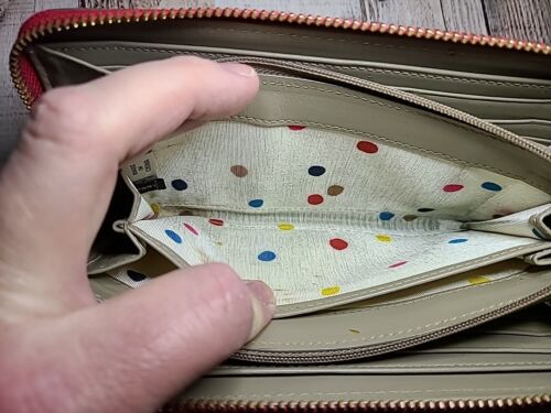 Kate Spade New York 100% leather pink wallet with polka dot interior. Pre loved - Picture 20 of 24