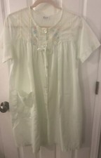 Vintage Carole Women s Size M Pale Green Cotton Blend button up nightgown