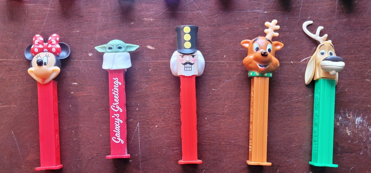 32 PEZ Dispensers From 1971 1972 1980 1996 2004 NO Feet