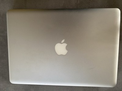 Apple MacBook Pro 13  2010   ohne Festplatte   mit Netzteil   Bastler Defekt