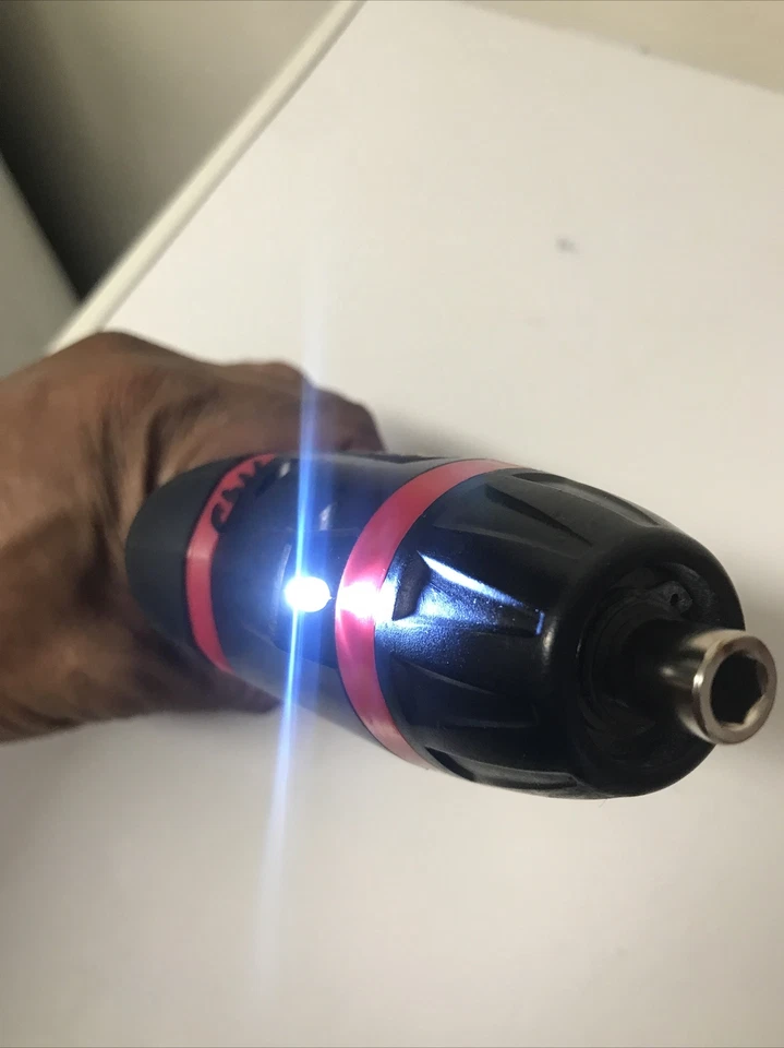 Hyper Tough AQ70068N 4-Volt Cordless Rotating Screwdriver - Image 3 of 4