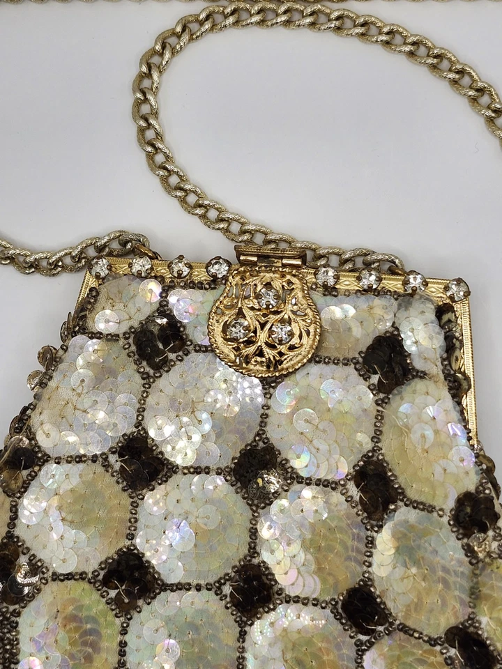 ​Cartera sin asas de noche con forma de concha de lentejuelas vintage con correa de cadena MCM retro glamour Foto 3 de 4