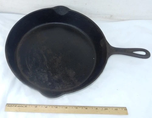 Vintage Griswold No. 9 Large Block Logo Cast Iron Skillet 710B Kitchen Ware !!