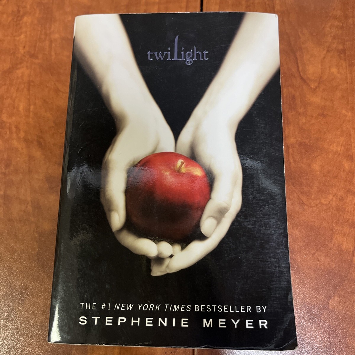 Twilight Saga : Twilight by Stephenie Meyer (Trade Paperback