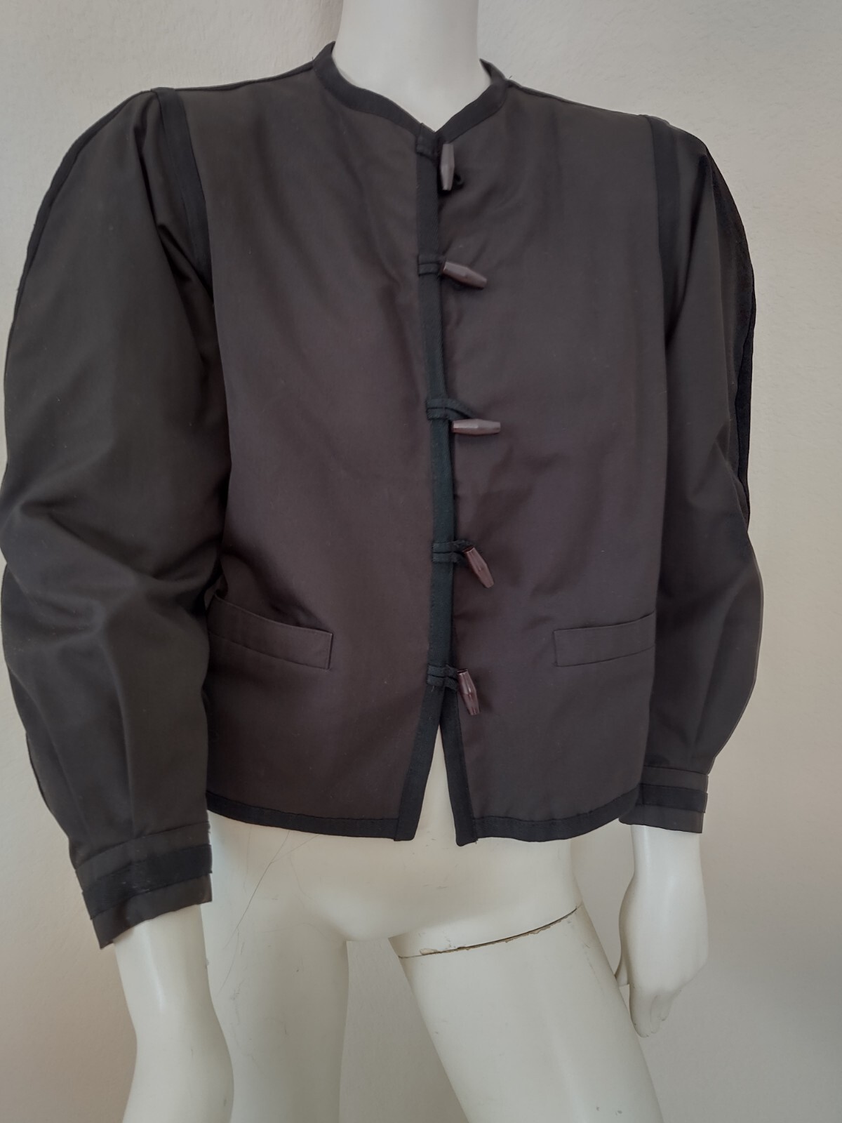 Giacca vintage Yves Saint Laurent Fourrures foderata in pelliccia tela nera toggles FR 36