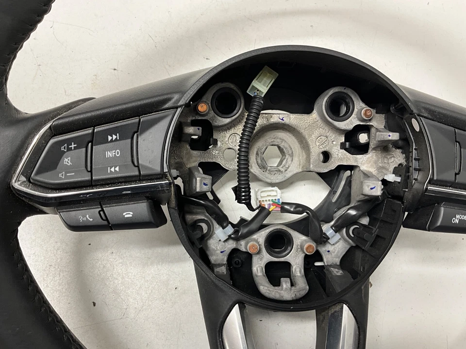 Volante Mazda CX5 2023 OEM Foto 3 de 4